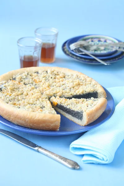 Mák koláč s broskvemi a Streusel zálivka — Stock fotografie