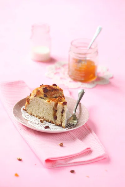 Pièce de gâteau de rouleau de massepain — Photo