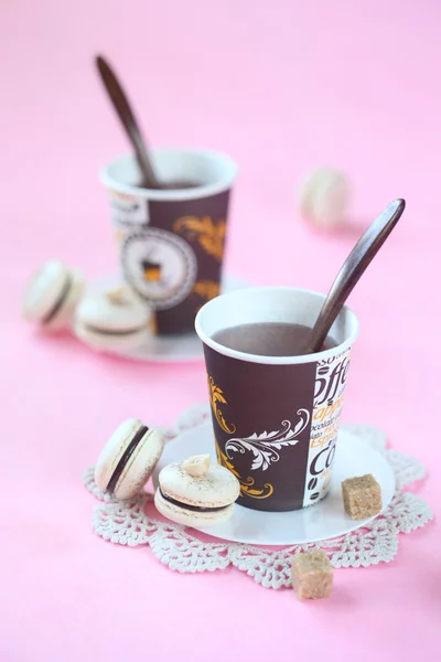 Macarons aux noisettes remplis de Ganache au chocolat — Photo