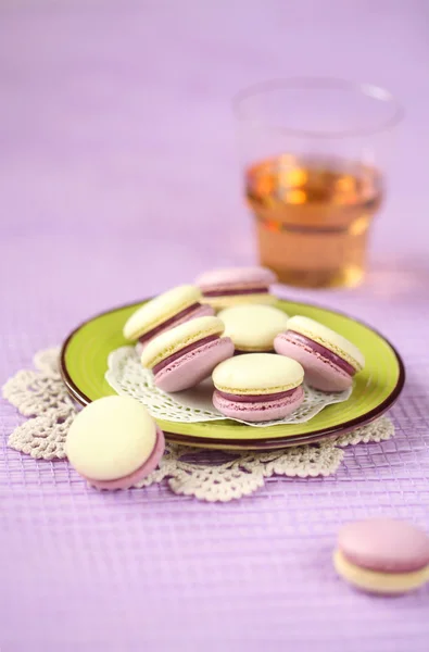 Macarons s borůvkovým vápno náplň — Stock fotografie