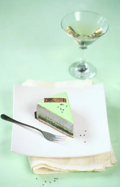 Stuk van zwarte sesam Matcha Entremet taart — Stockfoto