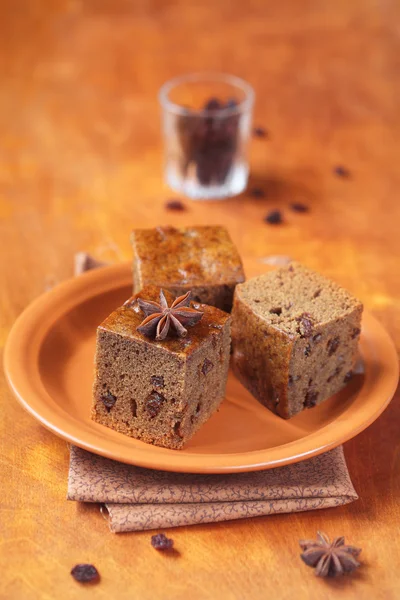 Kwadraty wegetariańskie miód kawa ciasto z rodzynkami — Zdjęcie stockowe
