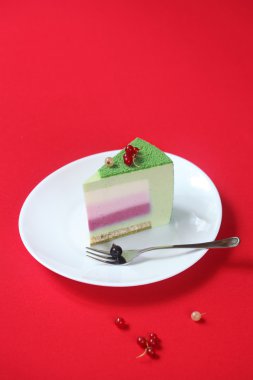 Kutlama (Noel) Matcha ve kuş üzümü Mousse Kek