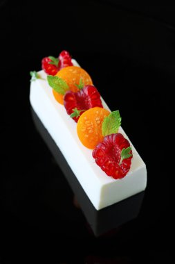 beyaz çikolatalı Mus