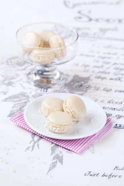 Macarons à la noix de coco et fromage à la crème au chocolat blanc — Photo