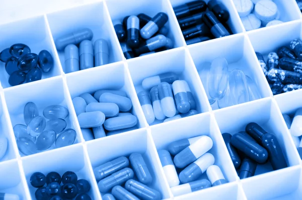 Grande caixa de pílula para armazenamento de pílula semanal individual . — Fotografia de Stock