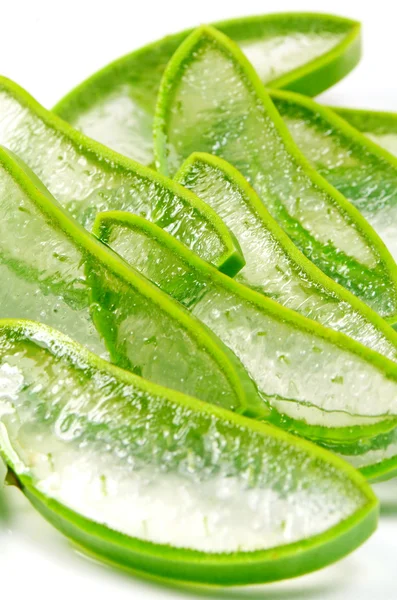 Aloe Vera in Scheiben schneiden. — Stockfoto