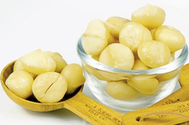 Soyulmuş ve kavrulmuş Macadamia Nut (Macadamia integrifolia)