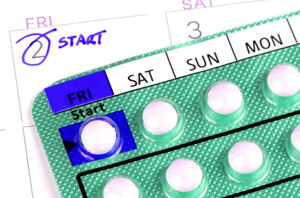 Strip of Contraceptive Pill on the Calendar with Start Taking Date Remark — Stock Photo, Image