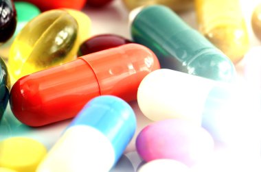 Beyaz Arkaplan 'daki sözlü ilaçlarla dolu.