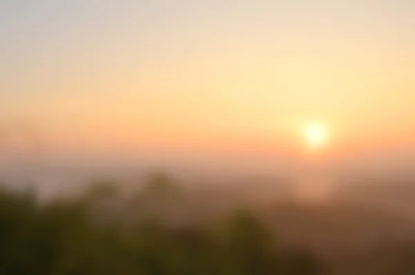 Arrière-plan brouillé du lever du soleil, les phénomènes d'éclairage naturel . — Photo