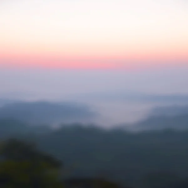 Wazig Sunrise achtergrond, de natuurlijke verlichting verschijnselen. — Stockfoto