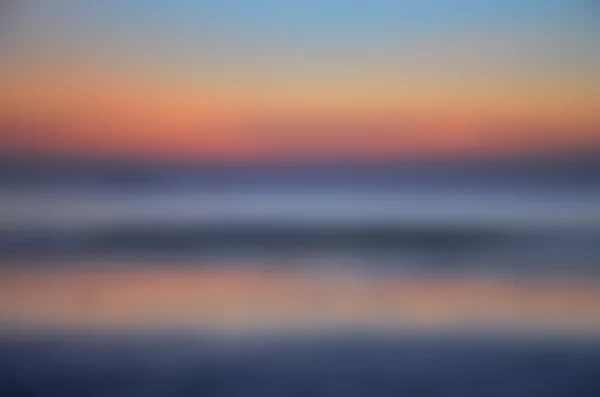 早朝の光がぼやけて日の出背景、自然光の現象. — ストック写真