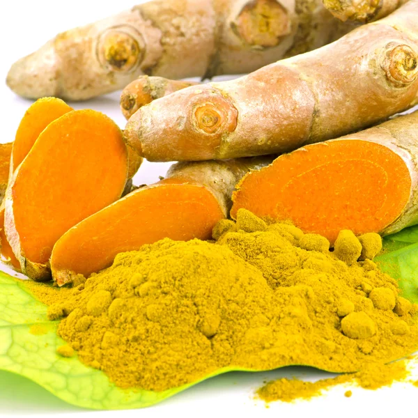 Kurkuma (Curcuma longa l.) Wurzel und Kurkuma-Pulver für alternative Medizin, Wellnessprodukte und Lebensmittelzutat. — Stockfoto