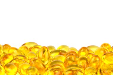 Beyaz arka plan üzerinde yumuşak jelatin kapsül.