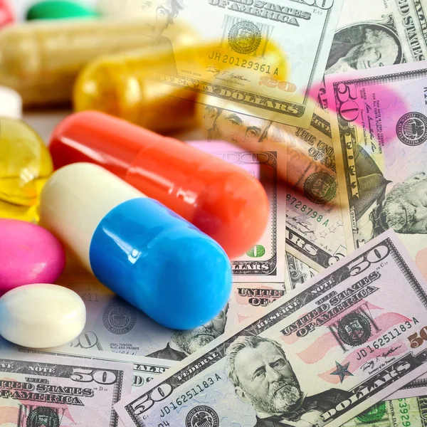 Farmaceutische bedrijven en dollar bankbiljet. — Stockfoto