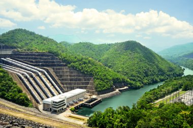 Akış aşağı su hidroelektrik bitki tarafından temiz enerji.