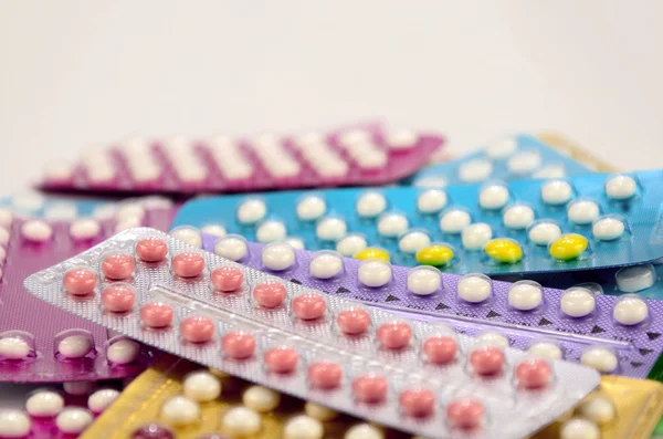 Kleurrijke stroken van mondelinge Contraceptieve Pil. — Stockfoto