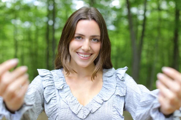 Front View Portrait Happy Woman Saying Come Here Beckoning Both — Stock Photo, Image