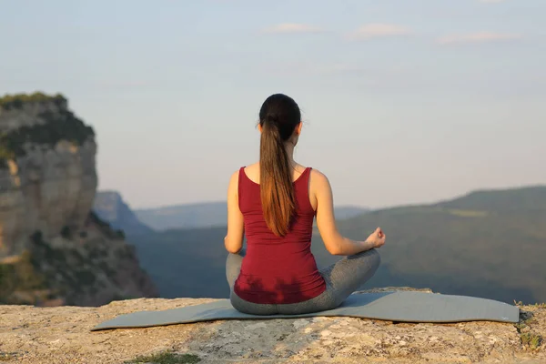 Potrait Vue Arrière Une Femme Faisant Exercice Yoga Dans Montagne — Photo