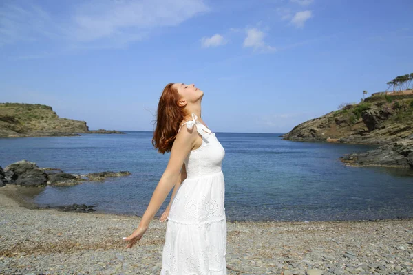 Side View Portrait Woman White Dress Breathing Fresh Air Beach — 스톡 사진