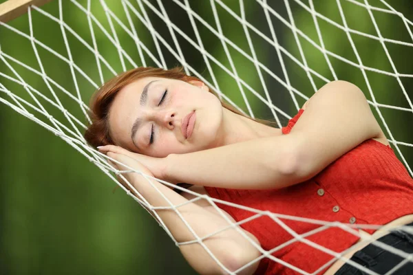 Woman Relaxing Sleeping Rope Hammock Garden Forest — Stock Photo, Image