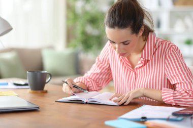 Evdeki danışmanlık gündeminde ciddi bir serbest meslek