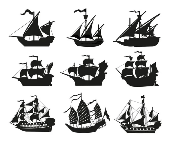 Barcos piratas y viejos barcos de madera diferentes con banderas ondeantes. Set de vectores Velas de envío antiguas tradicionales barco pirata símbolos garish vector illustrations.Black siluetas colección conjunto — Vector de stock