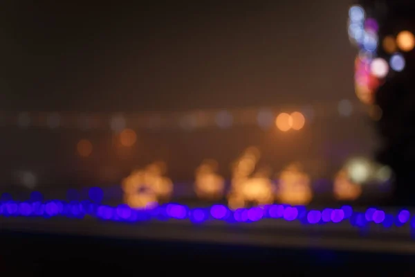 Colpo Notturno Sfocato Renne Natalizie Ghirlanda Luci Bokeh Città Felice — Foto Stock