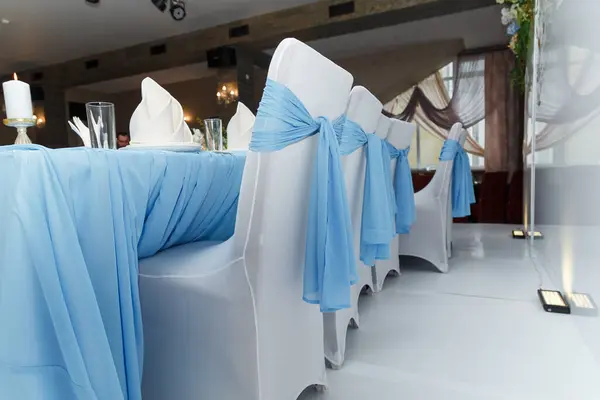 Hermoso Presidium Boda Azul Blanco Para Recién Casados Sillones Con — Foto de Stock