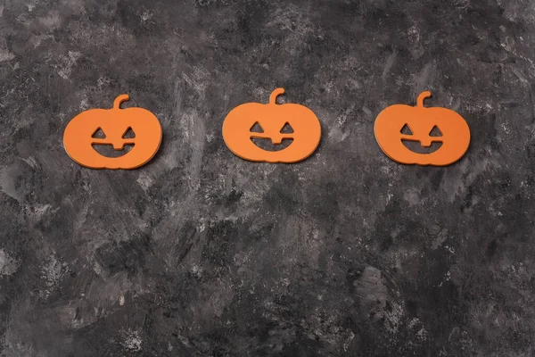 Drei Halloween Geschnitzte Kürbisse Formen Aufkleber Auf Grauem Hintergrund Halloween — Stockfoto