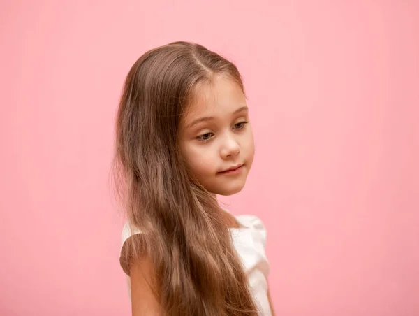 Petite Fille Aux Cheveux Longs Portrait Triste — Photo