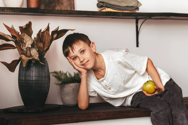 Boy Kitchen Green Apple Healthy Food Children Concept — Stock Photo, Image
