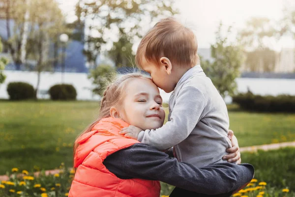 Older Sister Hugs Her Little Brother Summer Park — Stock Photo, Image