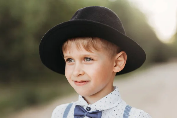 Portrait Close Boy Hat Nature Summer — Stock Photo, Image