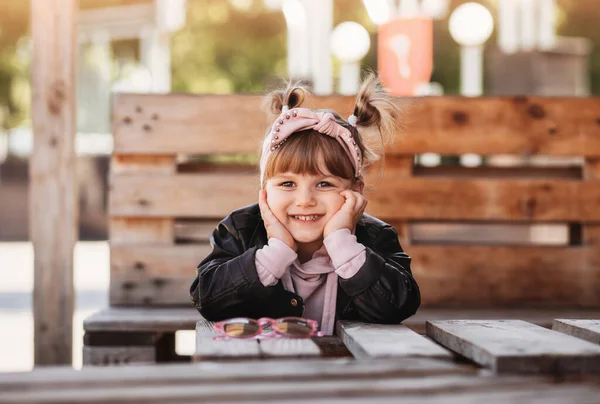 Little Girl Laughs Has Fun Bench Summer Cafe — Stock Photo, Image