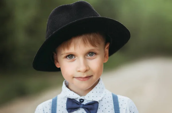 Portrait Close Boy Hat Nature Summer — Stock Photo, Image