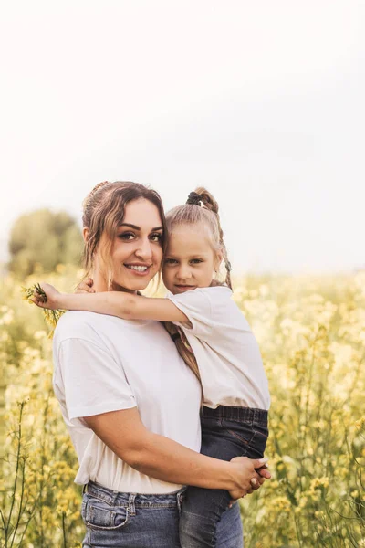 Young Mother Holds Her Daughter Summer Flowering Field Beautiful Family — Stock Photo, Image