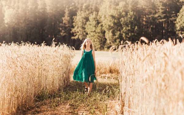 Beautiful Teenage Girl Long White Hair Walking Wheat Field Sunny — Stock Photo, Image