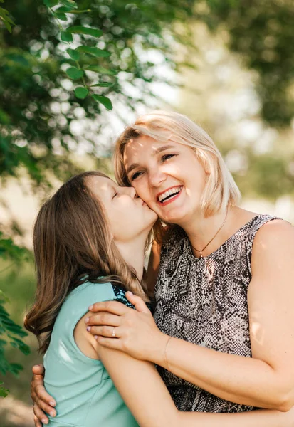 Teenage Girl Kisses Her Mother Cheek Nature Summer — Stock Photo, Image