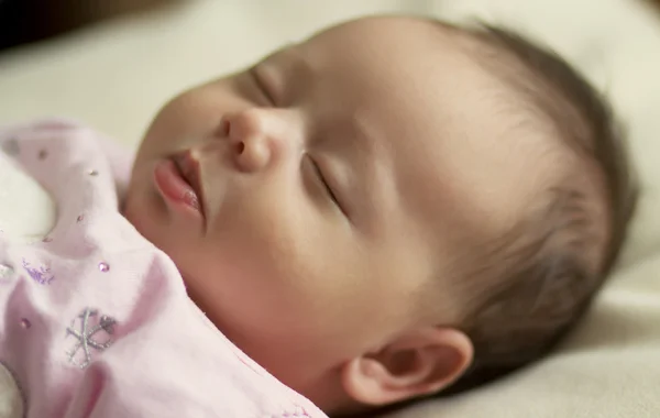 Uyuyan bir bebek yüzü