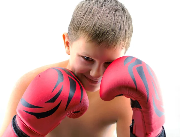 Retrato de un niño con guantes de boxeo rojos Fotos De Stock Sin Royalties Gratis