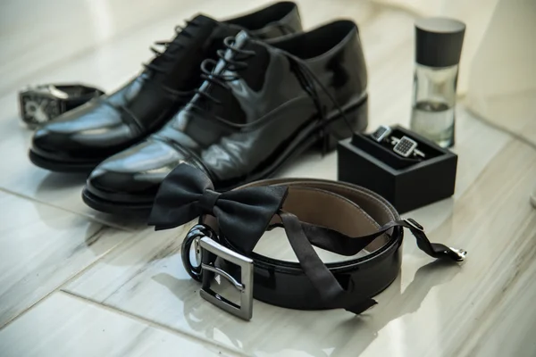 Men\'s shoes, belt, watches