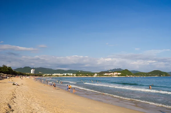 Dadonghai Beach en la luz de la noche Fotos de stock