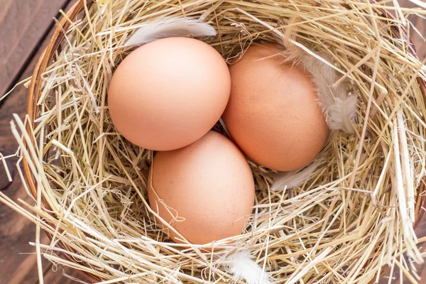 Çiğ tavuk yumurtası.