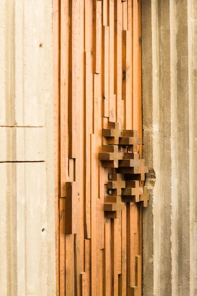 Kapı üzerinde haçlar