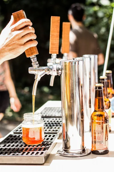 Musluktan bira dökmek