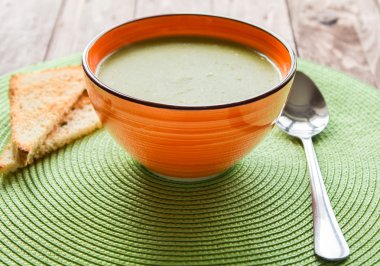 bezelye çorbasını püre