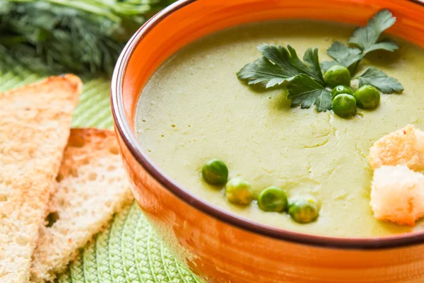 bezelye çorbasını püre