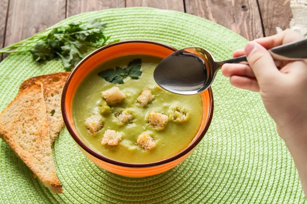 bezelye çorbasını püre